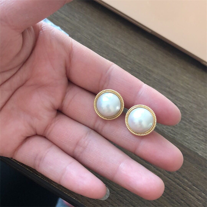 中国の宝玉　 瑠璃のハンドアクセサリー Two celadon jade slit rounded rings, jue Neolithic period
